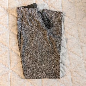 Lululemon black/white pants